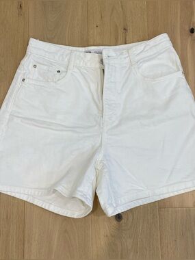 Zara | White Denim High Waisted Shorts 🩵